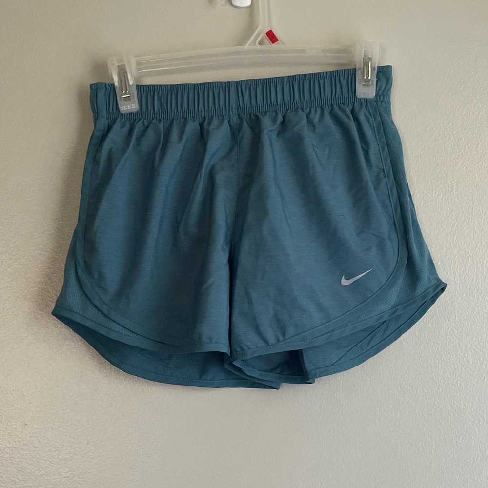 women’s brand new nike shorts !!